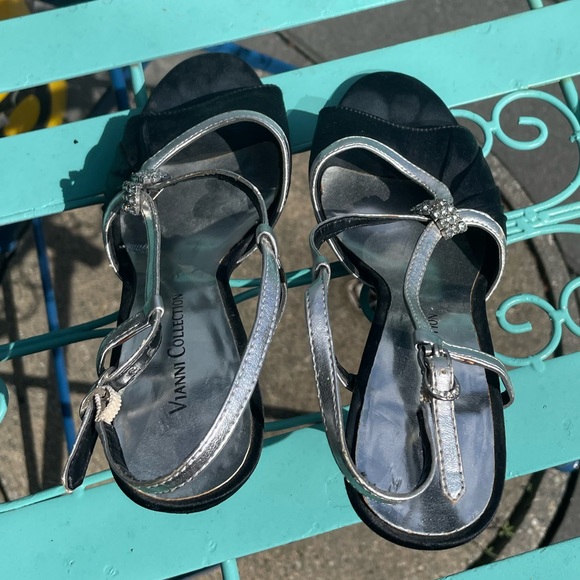 Low evening heels with diamonds - Picture 7 of 7